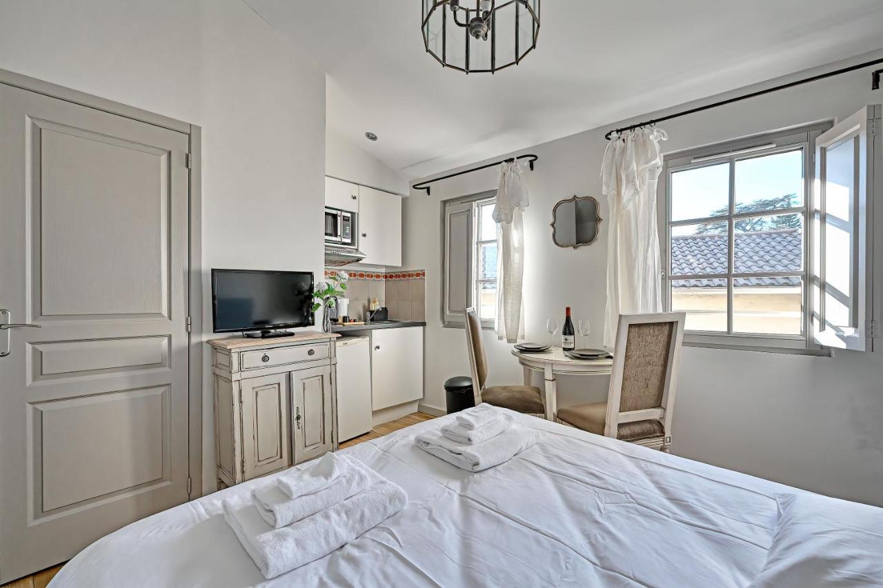Au Coeur Des Papes, Dans Batisse De Charme Studios & Appartements En Coeur De Ville Avignon Luaran gambar