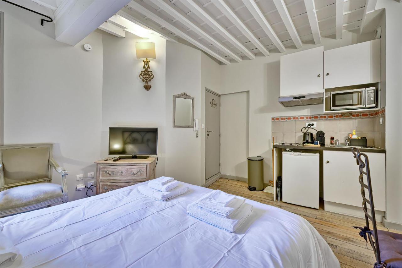 Au Coeur Des Papes, Dans Batisse De Charme Studios & Appartements En Coeur De Ville Avignon Luaran gambar