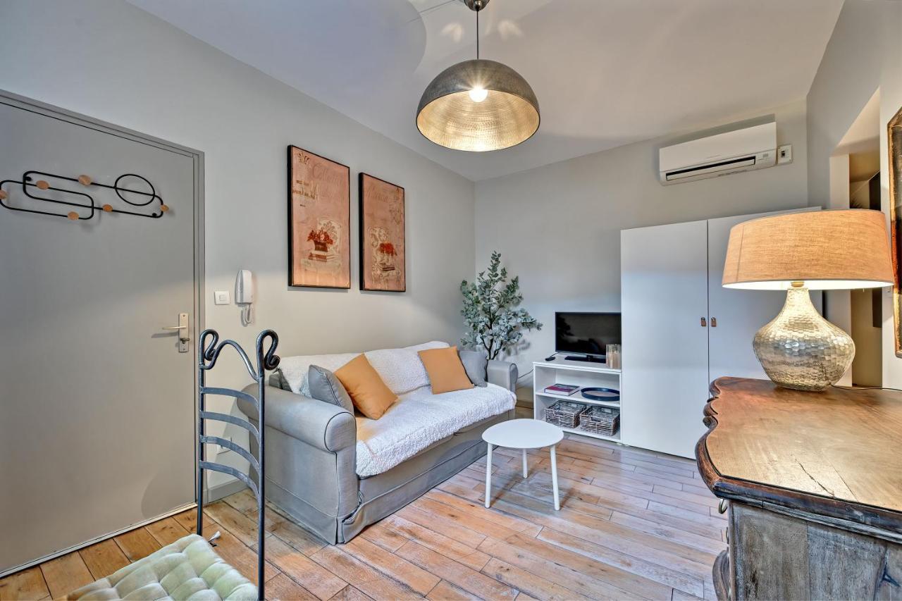 Au Coeur Des Papes, Dans Batisse De Charme Studios & Appartements En Coeur De Ville Avignon Luaran gambar