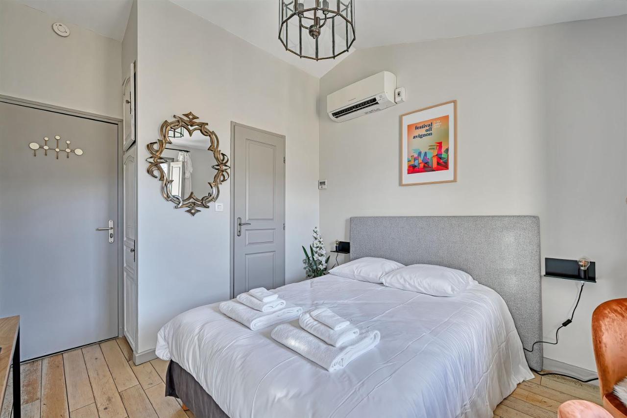 Au Coeur Des Papes, Dans Batisse De Charme Studios & Appartements En Coeur De Ville Avignon Luaran gambar