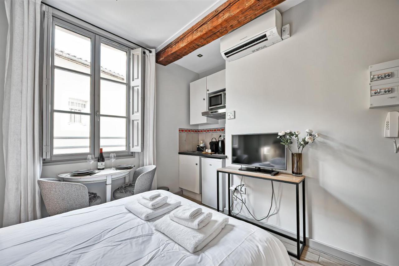 Au Coeur Des Papes, Dans Batisse De Charme Studios & Appartements En Coeur De Ville Avignon Luaran gambar