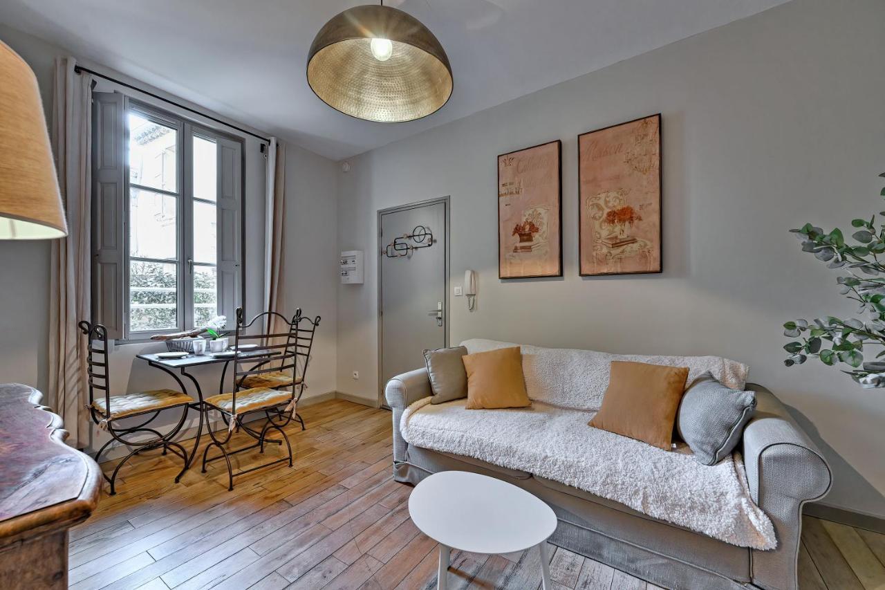 Au Coeur Des Papes, Dans Batisse De Charme Studios & Appartements En Coeur De Ville Avignon Luaran gambar