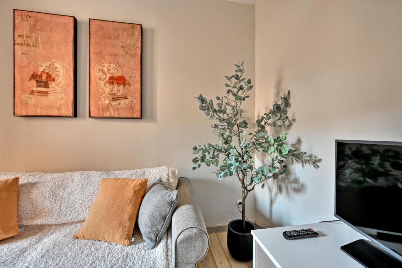 Au Coeur Des Papes, Dans Batisse De Charme Studios & Appartements En Coeur De Ville Avignon Luaran gambar