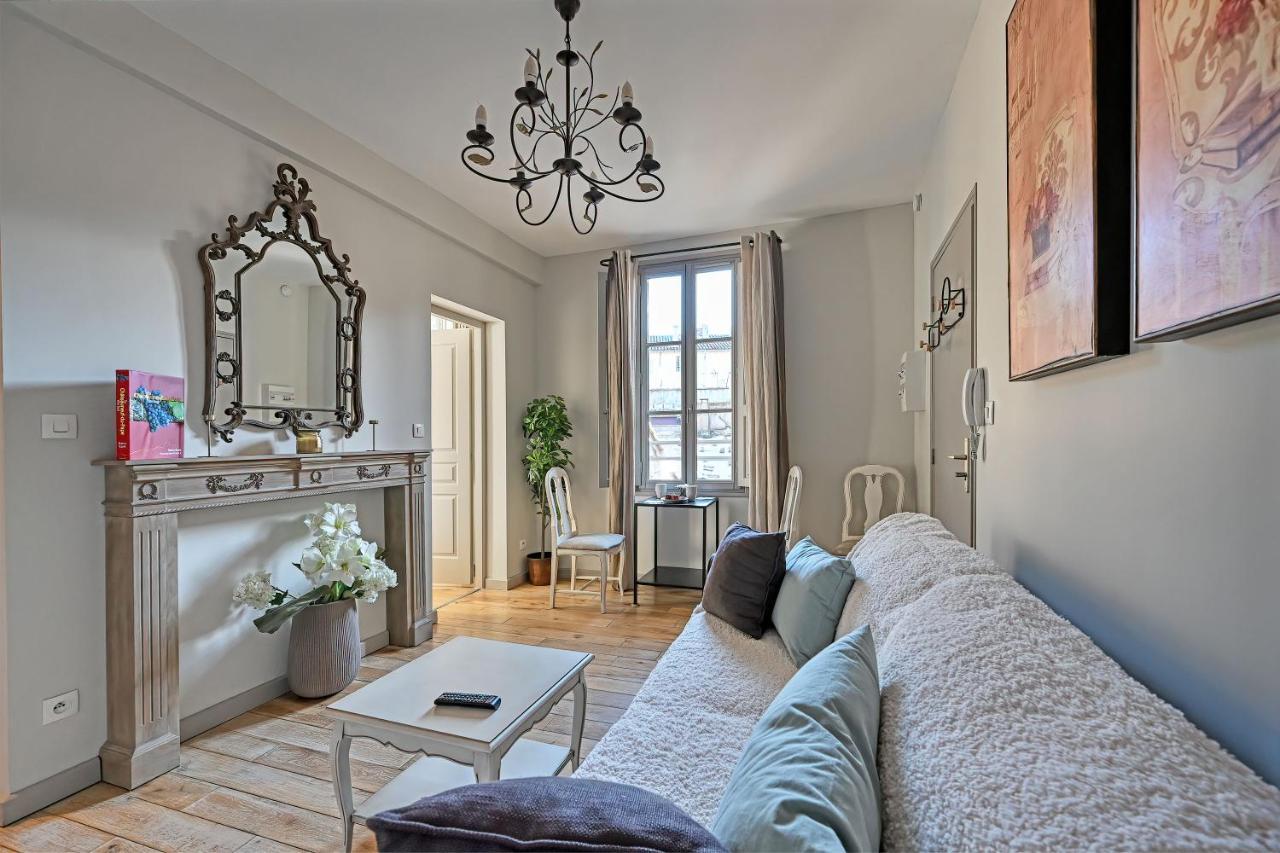 Au Coeur Des Papes, Dans Batisse De Charme Studios & Appartements En Coeur De Ville Avignon Luaran gambar