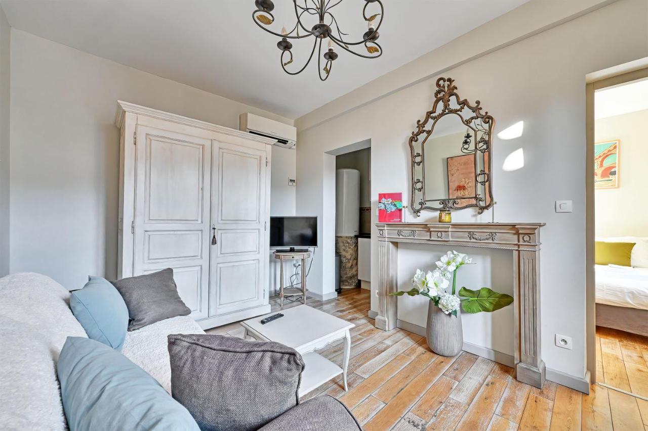 Au Coeur Des Papes, Dans Batisse De Charme Studios & Appartements En Coeur De Ville Avignon Luaran gambar