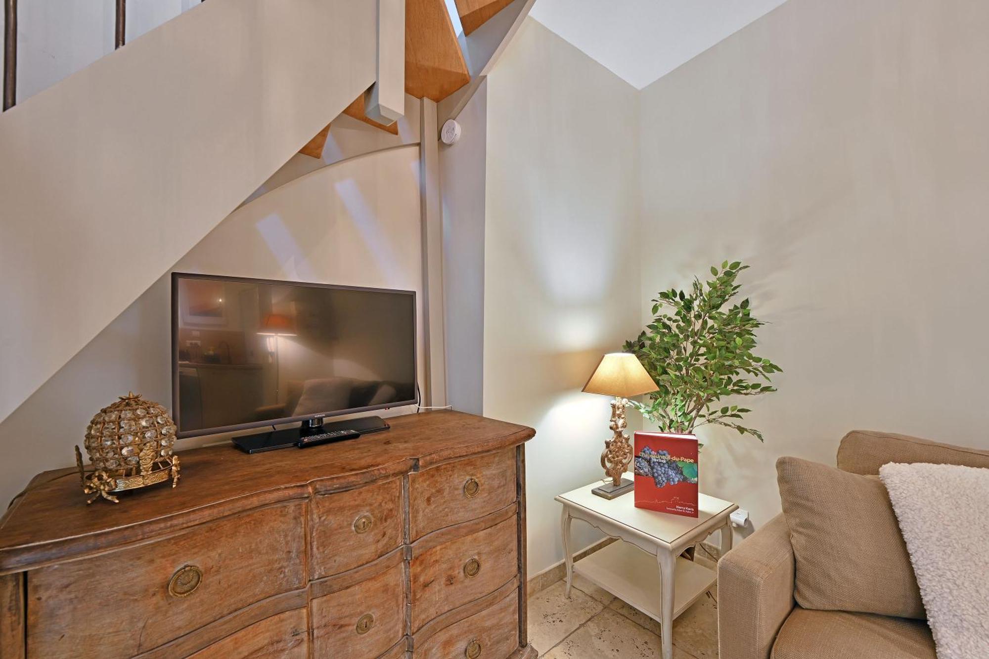 Au Coeur Des Papes, Dans Batisse De Charme Studios & Appartements En Coeur De Ville Avignon Luaran gambar